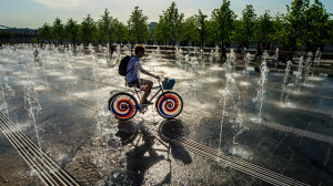 Cycling in a Fountain