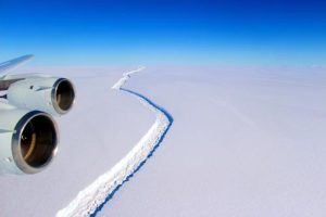 arctic-sea-ice-crack-from-plane
